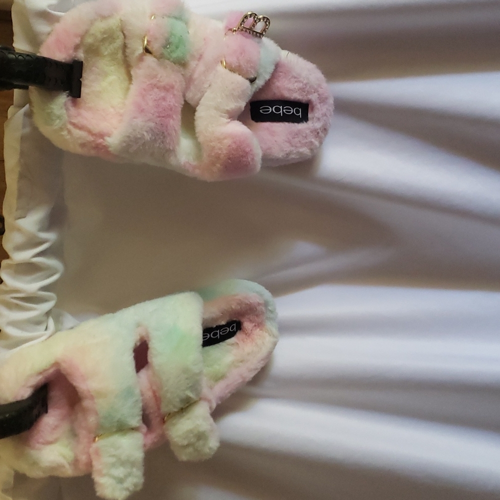 Fuzzy slippers - Picture 3 of 3